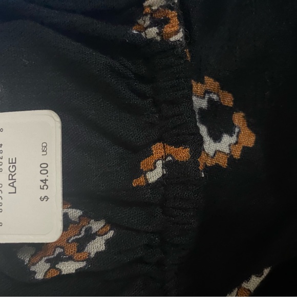 Amuse Society Women Black Large India Cross Chest Top - Picture 4 of 6